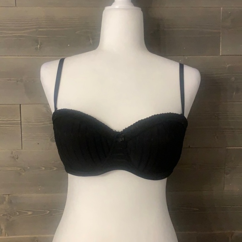 Black padded bra